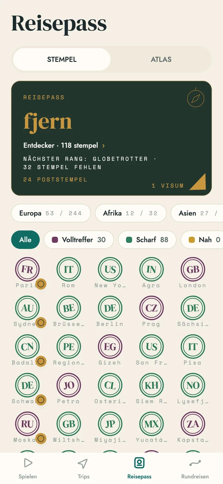 fjern — der Reisepass mit gesammelten Stempeln